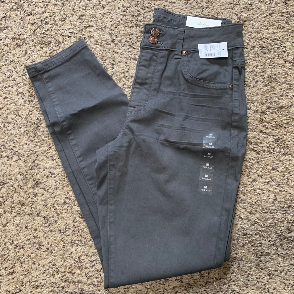 Gray skinny jeggings